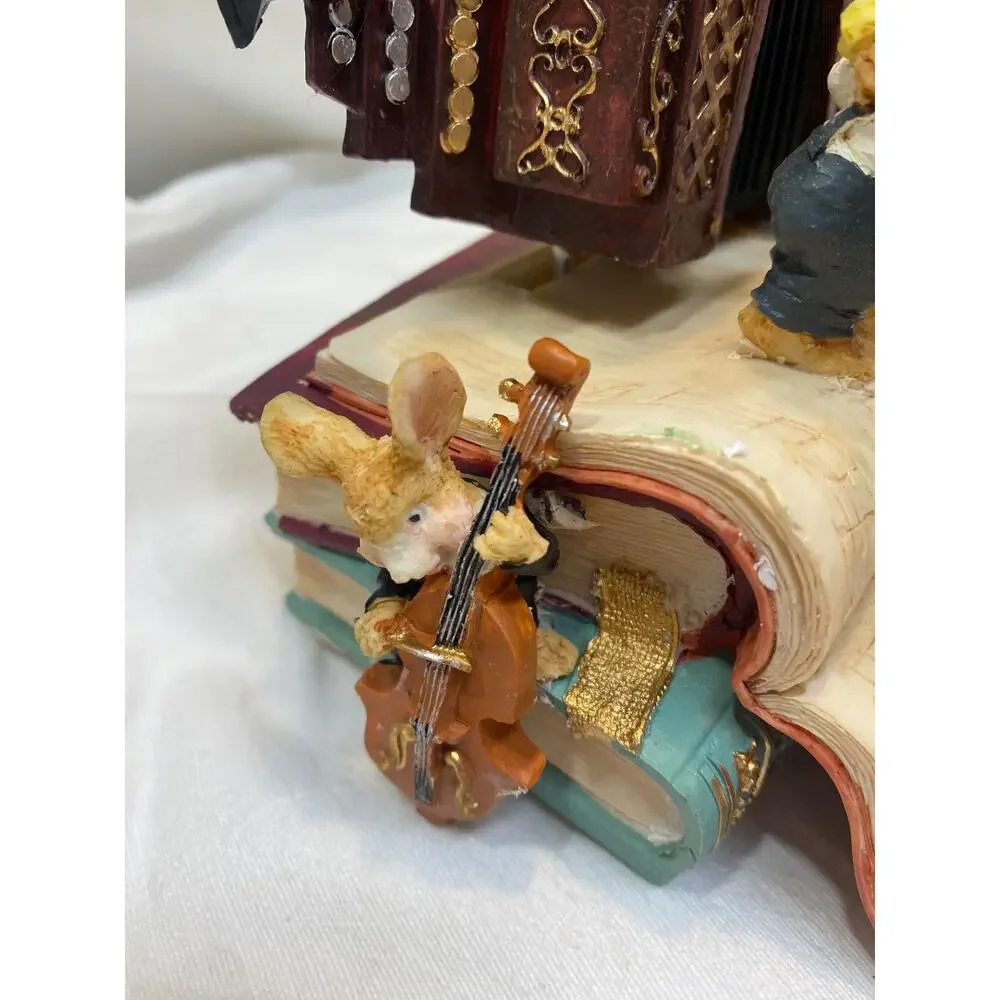 Classic Treasures Musical Animated Accordion & Mouse Sculpture.